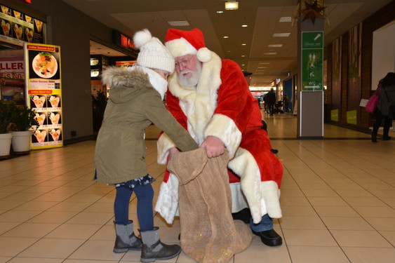 Der Nikolaus kommt gleich zweimal ins Äppelallee-Center.
