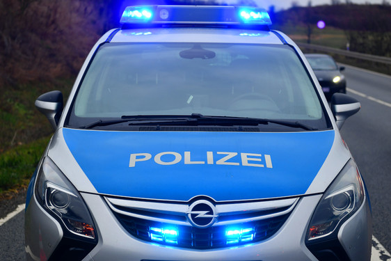 Unbekannte Personen zogen in der Nacht zu Sonntag durch Wiesbaden und zerkratzten Fahrzeug nach Fahrzeug.