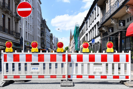Für den midsummerRun und den City Biathlon müssen in Wiesbadens Innenstadt Straßen gesperrt werden.