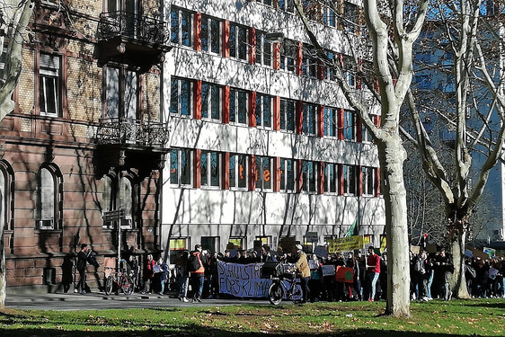 Wiesbadens Schüler demonstrieren für Klimaschutz.