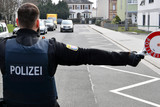 Verkehrskontrollen am Freitag im Stadtgebiet Wiesbaden: Zahlreiche Autofahrer:innen mit Handy in der Handy, nicht angeschnallt oder zu schnell.