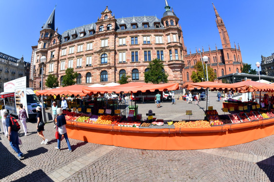 Wochenmarkt während des Wiesbadener Stadtfestes am Samstag, 24. September 2022