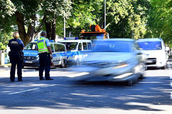 Sicherer Schulweg – Polizei kontrolliert in Wiesbaden.