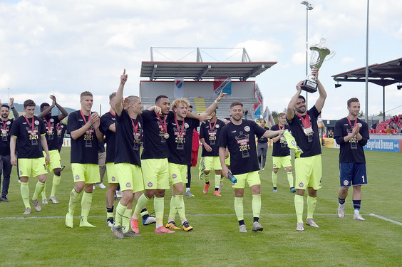 SV Wehen Wiesbaden verabschiedet zehn Spieler im Rahmen des Saisonabschlusses