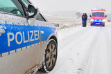Schnee- und Glätte-Chaos am Dienstagmorgen in und rund um Wiesbaden. Zahlreiche Unfälle und gesperrte Straßen.