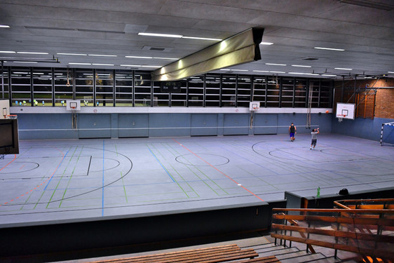 Die Sanierung der Biebricher Sporthalle rückt einen weiteren Schritt näher. Jetzt hat die Stadtverordnetenversammlung dem erforderlichen Eigenanteil zugestimmt. Bereits im Mai hat der Bund 3 Millionen Euro in Aussicht gestellt.