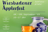 Äpplerfest mit Apfelwein, Musik und Kinderprogramm auf dem Schlossplatz in Wiesbaden.