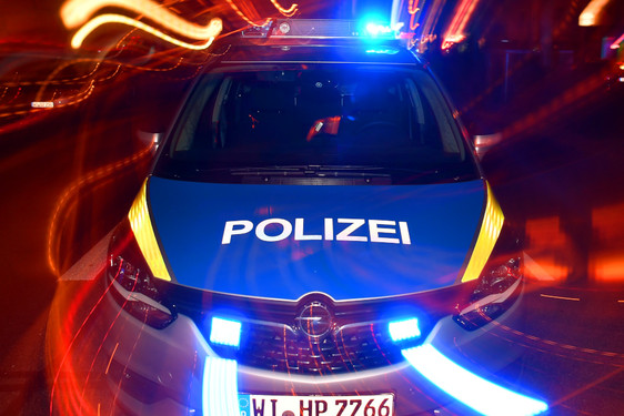 Auto in der Nacht zum Samstag in Wiesbaden-Dotzheim aufgebrochen und Wertsachen gestohlen.