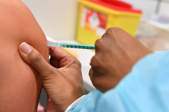 500 Impfdosen wurden am Montag, 6. Dezember, durch das Team des neueröffneten Impfzentrums im Luisenforum verimpft – ein gelungener Start.