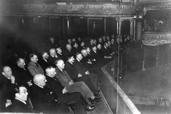 Beratender Landesausschuss bei seiner konstituierenden Sitzung im Hessischen Staatstheater