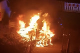 Ein geparkter Skoda Citigo geriet in der Nacht zum Freitag in Wiesbaden in Brand. Die alarmierte Feuerwehr löschte die Flammen.