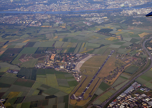 Militärflughafen aus der Luft