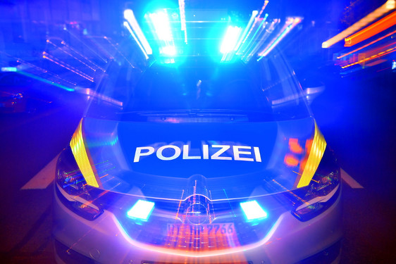 BMW und Audi liefern sich Autorennen über die A66 bei Wiesbaden bis nach Biebrich. Dort wurden sie von der Polizei kontrolliert.