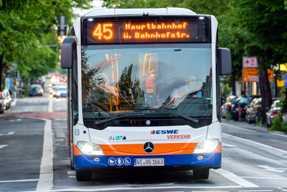 Busfahrer:innen fehlen: Fahrplananpassungen ab 5. September in Wiesbaden.