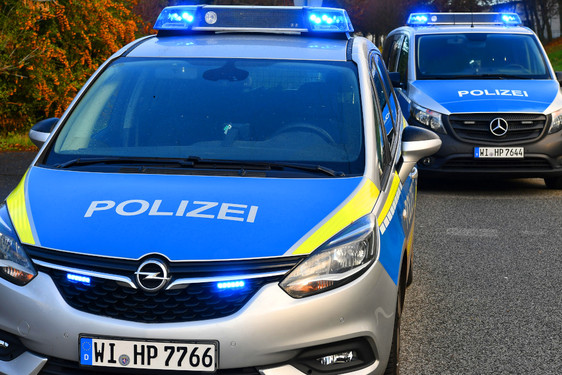 Eine Frau wurde am Freitagnachmittag grundlos von einer Unbekannten in Mainz-Koshteim angegriffen. Die Polizei konnte die Täterin etwas später festnehmen.