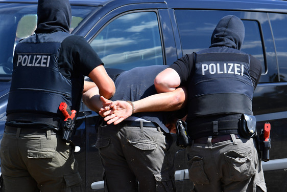 Einbruchsserie in Wiesbaden aufgeklärt: Polizeibekannter Mehrfach- und Intensivtäter in Untersuchungshaft.