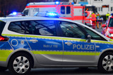 Auseinandersetzung in Wiesbaden-Erbenheim: Mann erleidet Stichwunde bei Schlägerei am Freitag. Rettungssanitäter und Polizei waren im Einsatz.