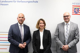 Bei einem Besuch des Landesamts für Verfassungsschutz in Wiesbaden machte Hessens Innenminister Poseck auf die Gefahren durch verschiedene extremistische Gruppen aufmerksam. Zudem stelle er ein neues Antisemitismus Projekt vor.