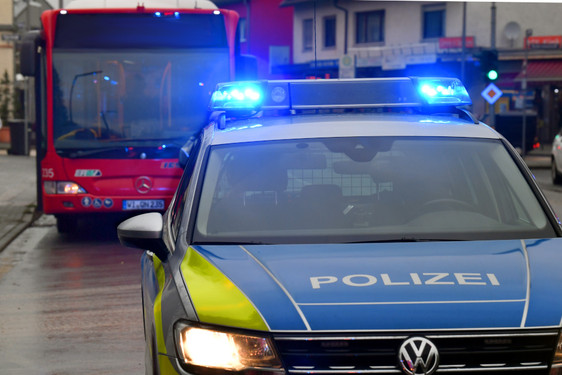 Jugendliche im Stadtbus in Wiesbaden-Frauenstien  geschlagen und bespuckt.