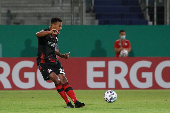 SV Wehen Wiesbaden empfängt 1. FC Kaiserslautern zum Flutlichtspiel