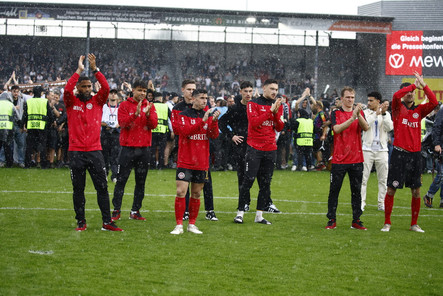 SV Wehen Wiesbaden empfing am Sonntag den künftigen Bundesligisten FC St. Pauli in der BRITA Arena
