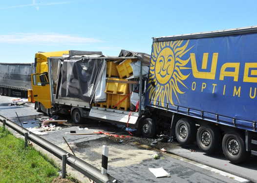 Lkw-Verkehrsunfall auf der A3 Höhe Medenbach sorgte für eine lange Vollsperrung