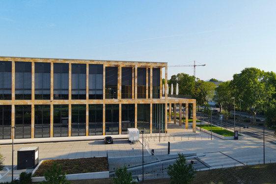 Das RMCC wurde, wie bereits das Kurhaus Wiesbaden, mit der Nachhaltigkeitsauszeichnung „Green Globe“ zertifiziert. Der Prüfkatalog für die Auszeichnung umfasst 50 Pflicht- über 300 weitere Kriterien.