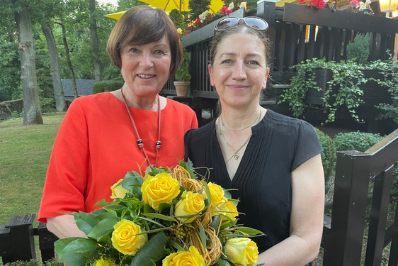 Zonta Frauen Club Wiesbaden begrüßt neuen Vorstand, Präsidentin Dr. Maike Post übergeben, Vizepräsidentin Vanessa Engel und Schatzmeisterin Dominique Pontani.