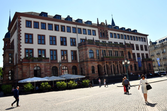 Mehrere Ausschüsse der Stadtverordnetenversammlung tagen in öffentlicher Sitzung im Wiesbadener Rathaus.