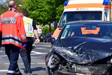 Am Mittwochmorgen kam es in Wiesbaden zu einem Auffahrunfall mit drei Autos. Eine Person wurde dabei verletzt. Rettungskräfte waren im Einsatz.