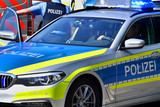 Am frühen Sonntagabend löste ein Anrufer, welcher sich auf einer Polizeidienststelle in Frankfurt gemeldet hatte, in Wiesbaden einen größeren Polizeieinsatz in der Reisinger-Anlagen aus.
