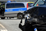 Schwerer Unfall in der Schiersteiner Straße am Samstagabend - Zwei Verletzte
