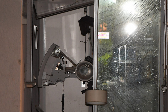 Unbekannte Täter sprengten in der Nacht zum Karfreitag in Schierstein einen Geldautomaten der Sparda Bank Filiale. Die Polizei hat die Ermittlungen aufgenommen.