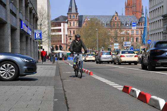ADFC-Fahrradklimatest 2022: Radfahren in Wiesbaden bleibt eine stressige Angelegenheit. Die Stadt ist um einen Platz abgerutscht.