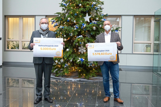 Große Spende vor Weihnachten - Wiesbadener Hospizverein „Auxilium“ bekommt 10.578 Euro von ESWE Versorgung überreicht.
