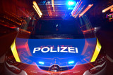 Unbekannte Täter haben am Donnerstagabend in der August-Wolff-Straße in Wiesbaden-Biebrich einen Böller durch ein geöffnetes Fenster in eine Wohnung geworfen.