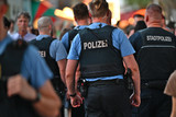 Die Polizei führte Kontrollen innerhalb der Waffenverbotszone am Montagabend in Wiesbaden durch.