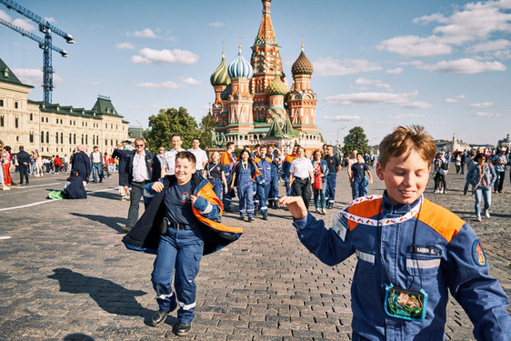 Wiesbadener Feuerwehrkinder auf dem Roten Platz in Moskau