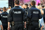 19-Jähriger bedrohte am Montag auf dem Wiesbadener Frühlingsfest einen Mann mit einem Messer. Die Polizei konnte den Tatverdächtigen festnehmen.