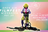 Flyer des 20. Open Air Filmfests in den Wiesbadener Reisinger Anlagen.