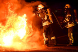 Brennender Audi in der Nacht zum Donnerstag in Wiesbaden-Kloppenheim. Die Feuerwehr löschte die Flammen.