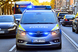 Ein betrunkener Autofahrer hat am Mittwochmorgen in der Innenstadt von Wiesbaden einen Verkehrsunfall verursacht und ist anschließend geflüchtet. Die Polizei konnte den Wagen stoppen.