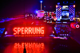 Verkehrsunfallflucht: BMW überschlägt sich auf der L3017 zwischen Breckenheim und Wildsachsen in der Nacht zum Sonntag. Einsatzkräfte sowie eine Polizeihubschrauber suchten nach den geflüchteten Insassen.
