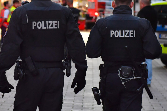Die Polizei Wiesbaden führte am Sonntagabend Kontrollen innerhalb der Waffenverbotszone durch.