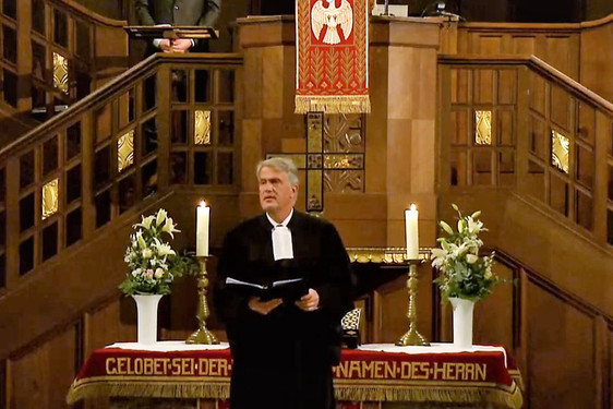 Dekan Martin Mencke im Reformationsgottesdienst in der Wiesbadener Lutherkirche
