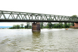 Die Kaiserbrücke zwischen Wiesbaden und Mainz soll für Radfahrer:innen barrierefrei und komfortabeler ausgebaut werden