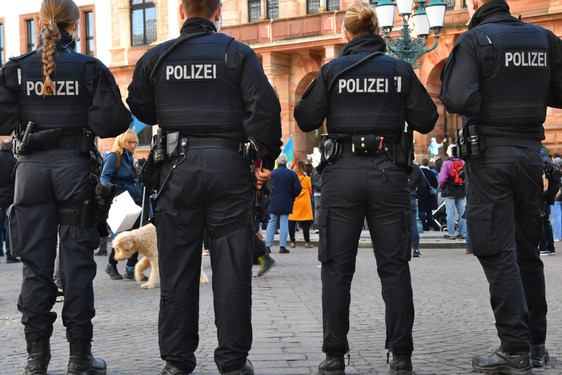 Gemeinsam Sicheres Wiesbaden. Die Polizei war am Wochenende wieder in den Nachtstunden in der Innenstadt auf Streife.