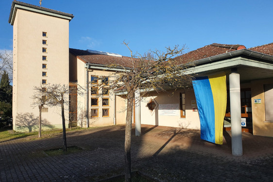 In Wiesbaden-Auringen und Wiesbaden-Sonnenberg wird in Kirchen der Gemeinde St. Birgid regelmäßig für Frieden in der Ukraine gebetet.