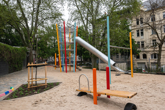 Der Spielplatz im Wiesbadener Dichterviertel wurde umgestaltet und modernisiert. Auch an die Jugendlichen am Luxemburgplatz Viertel wurde gedacht.