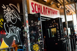 Die Punkrock-Band Pussy Riot spielt in Wiesbaden. Am 24. Mai stehen sie im Schlachthof Kulturzentrum auf der Bühne. Der Auftritt trägt den Namen “Aktion & Konzert gegen Autokratie, Unterdrückung und Krieg“.